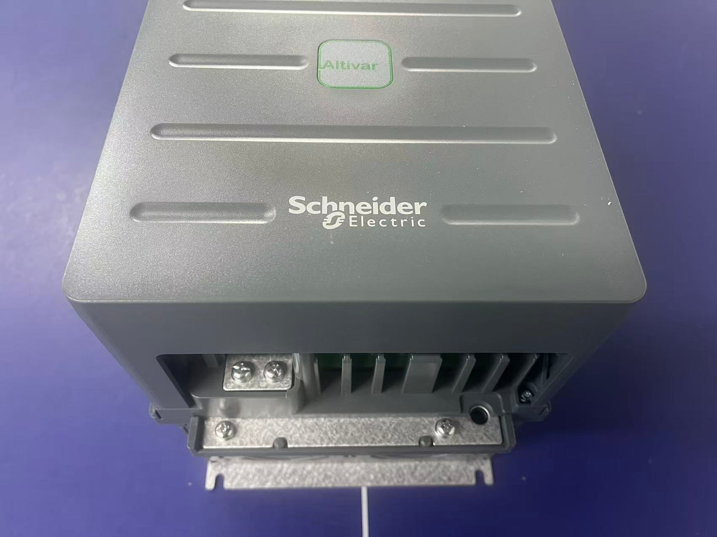 Schneider ATV610D18N4 | Altivar 610 VFD Inverter | 18.5kW 25HP | 38.5A Output | Three-Phase 380V-460V | Built-in EMC Filter | Brand New Original