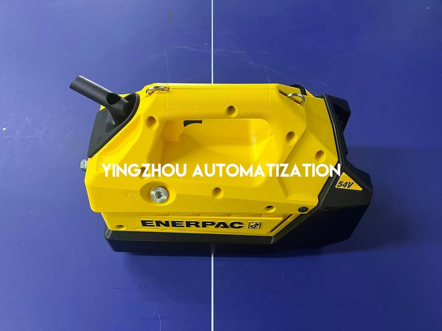 ENERPAC XC2202ME Cordless Hydraulic Pump 3/2 Manual Valve 122 in3 Usable Oil Batteries and Charger Included 230V-YingZhou Automatization